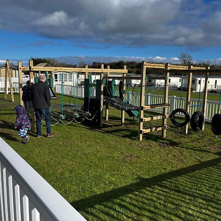 Ger-Y-Bwlch - Spacious Static On 5Star Site With Swimming Pool Benllech Luaran gambar