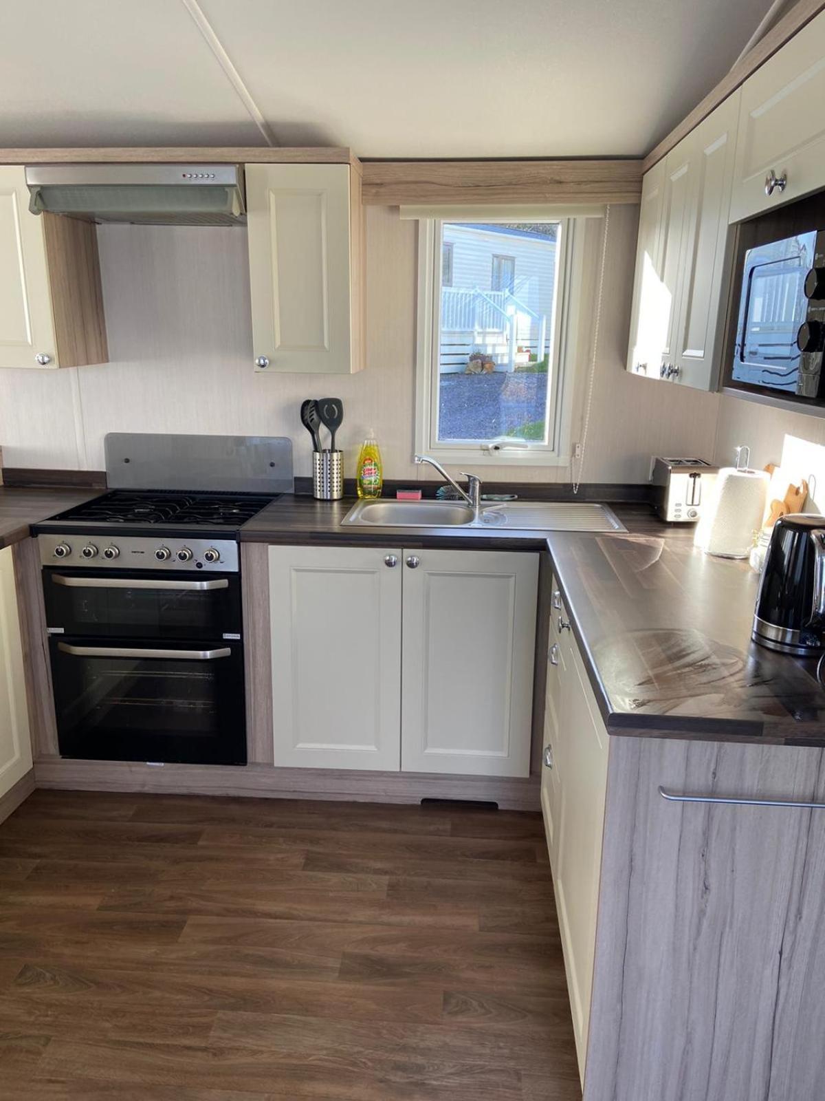 Ger-Y-Bwlch - Spacious Static On 5Star Site With Swimming Pool Benllech Luaran gambar