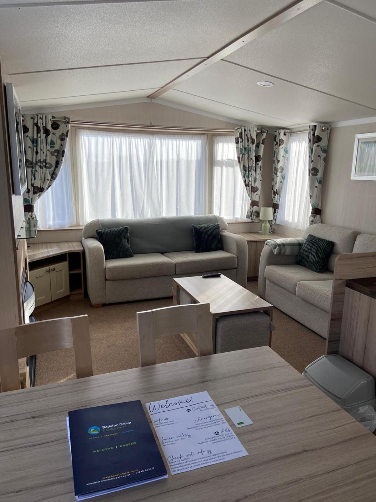 Ger-Y-Bwlch - Spacious Static On 5Star Site With Swimming Pool Benllech Luaran gambar