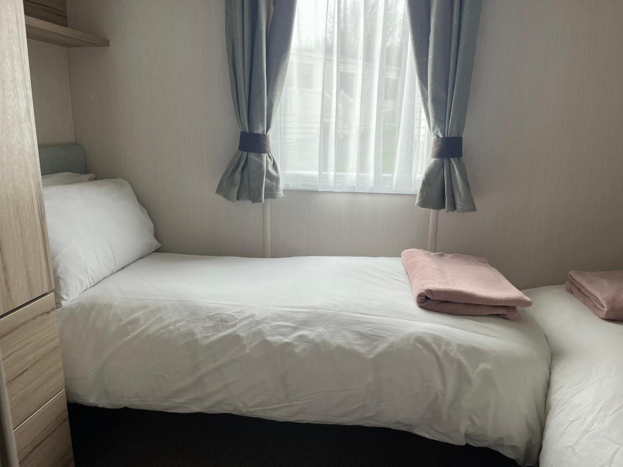 Ger-Y-Bwlch - Spacious Static On 5Star Site With Swimming Pool Benllech Luaran gambar